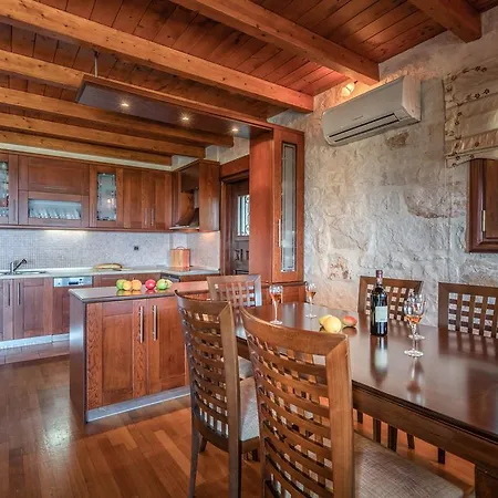 Melissa Stone House אליקס